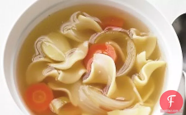 Sopa Simples De Macarrão De Frango