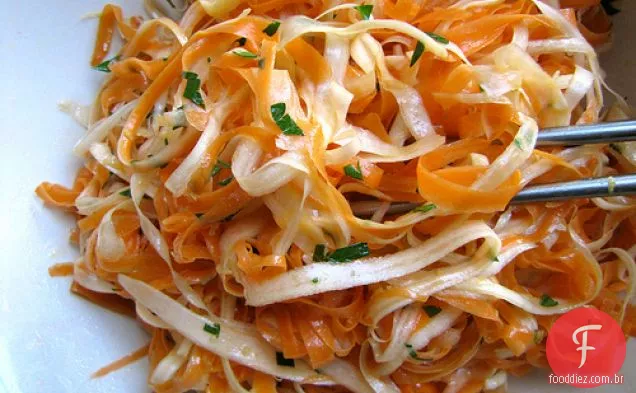 Salada Crua Da Cenoura & Da Pastinaga