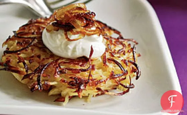 Panquecas De Pastinaga Com Cebola Caramelizada E Creme De Leite