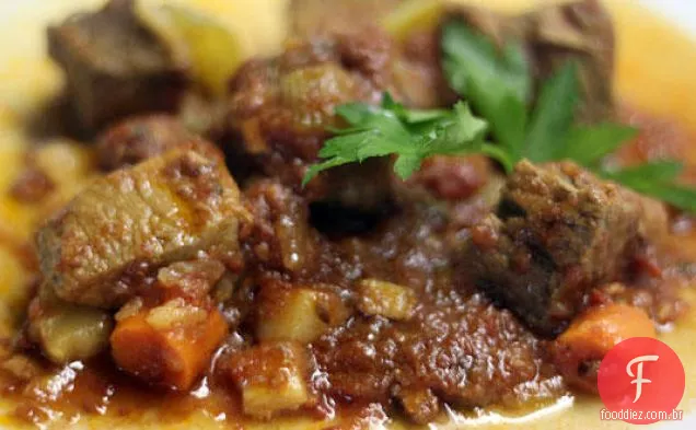 Refeição Do Fogão Lento: Ensopado De Carne