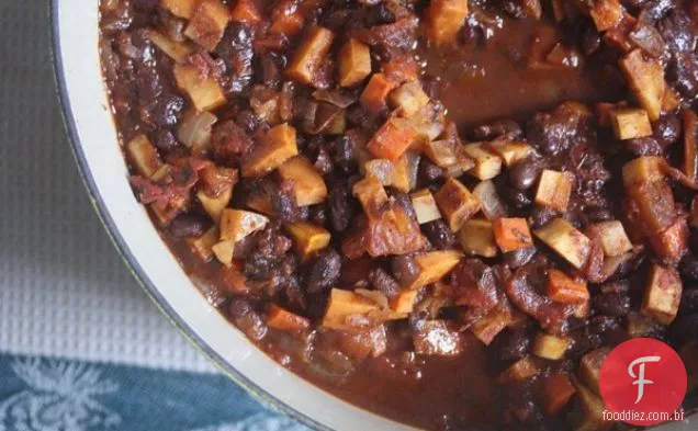 Raiz Vegetal E Pimenta De Feijão Preto