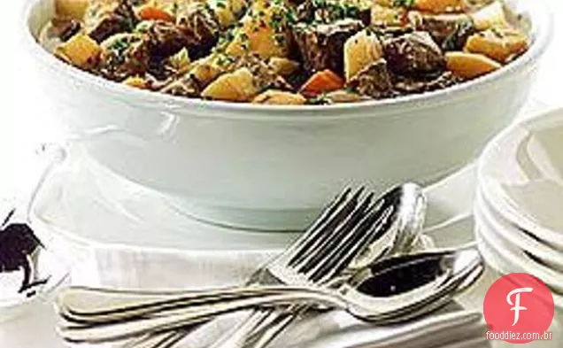 Ensopado De Carne Com Legumes De Inverno