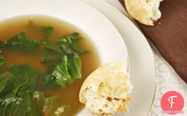 Sopa de escarola de frango da minha mãe