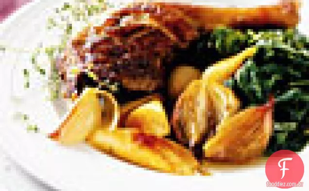 Pernas de Pato assadas com chalotas e pastinaga