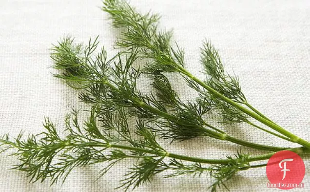 Canja de galinha com ervas frescas