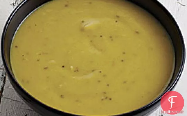 Sopa De Pastinaga E Alho-Poró Com Cominho E Sementes De Mostarda