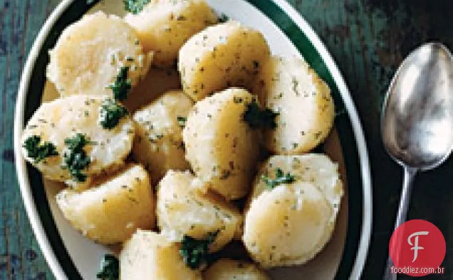 Batatas Cozidas Com Salsa E Endro