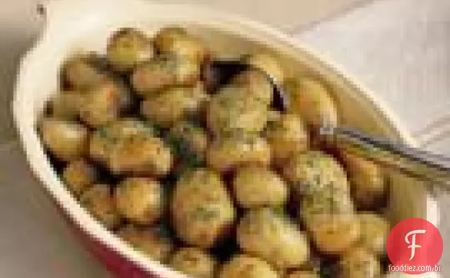 Batatas Novas Com Manteiga De Limão E Ervas Frescas