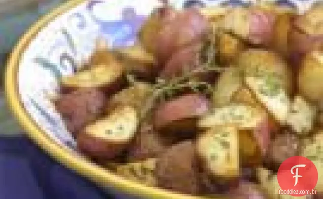Batatas novas assadas com ervas