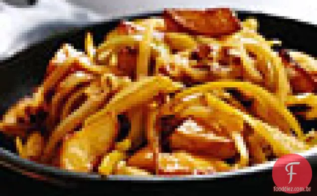 Batatas com pimentão e chouriço