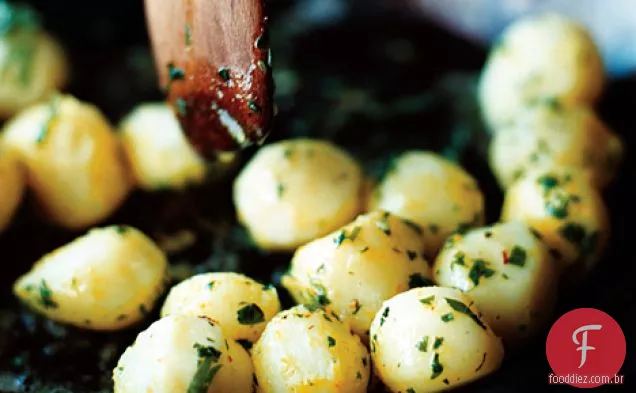 Batatas Parsleyed com açafrão