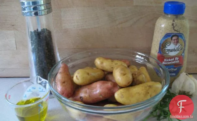 Batatas de bebê assadas com alho-alecrim