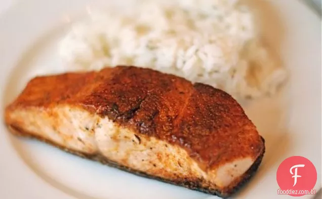 Salmão Esfregado Com Especiarias