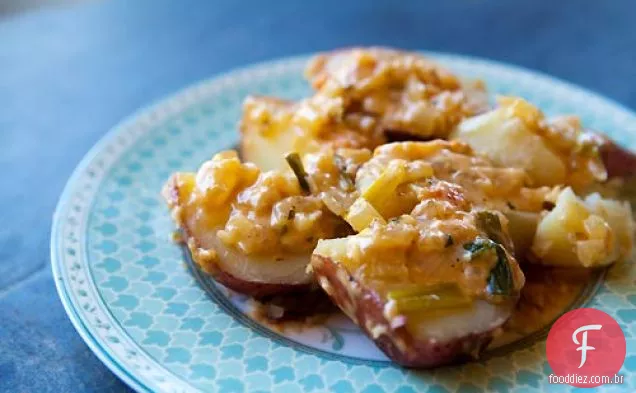 Batatas Novas Com Queijo E Tomate