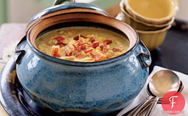 Milho e sopa de batata com bacon defumado com Applewood