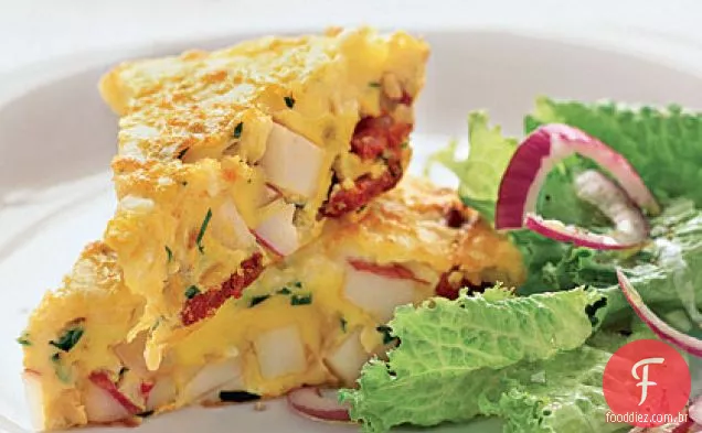Omelete espanhol com batatas e chouriço
