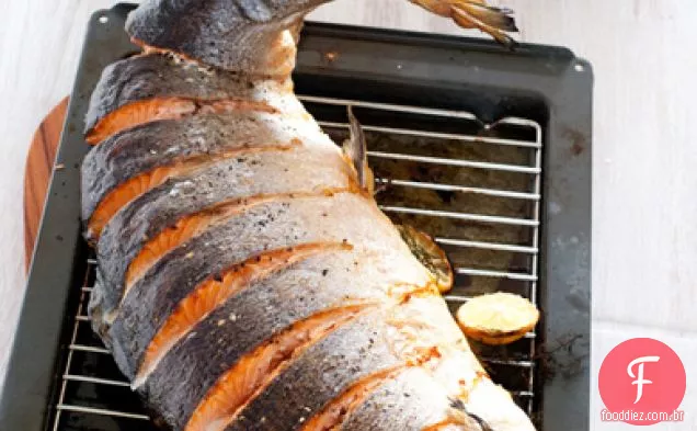 Salmão Assado Inteiro