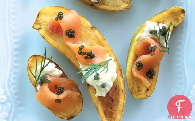 Batatas assadas com cominho com Caviar e salmão defumado
