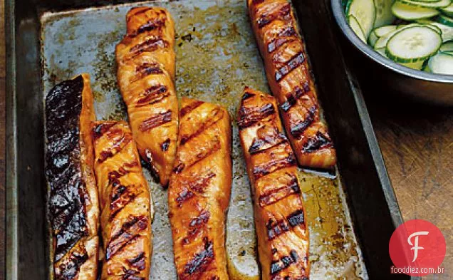 Salmão Teriyaki com salada de pepino
