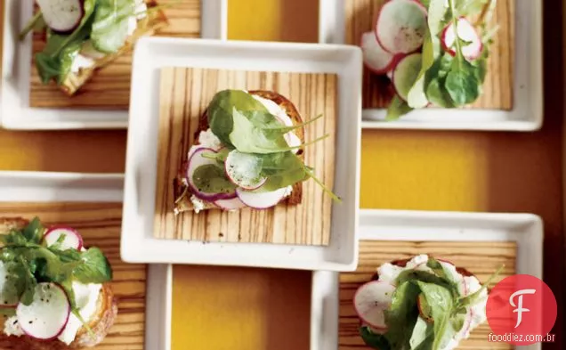 Ricota fresca e rabanete Crostini