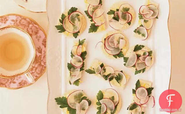 Sanduíches de chá de rabanete, salsa e manteiga de limão