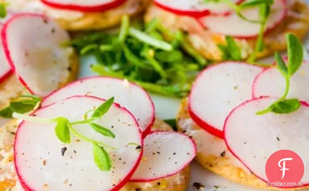 Rabanetes E Lanche De Manteiga