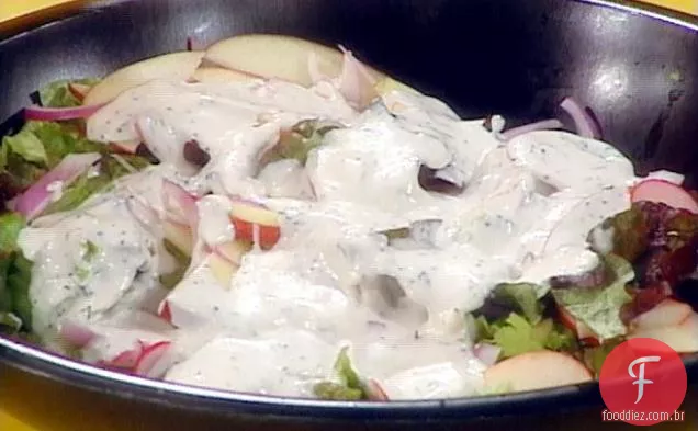 Salada de rabanete, maçã e cebola