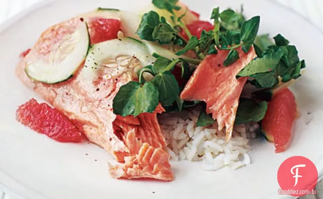 Salmão cítrico com salada de agrião
