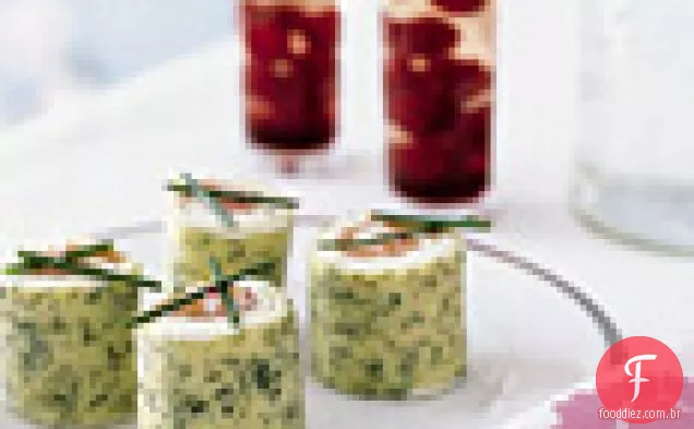 Crepes Herbed com salmão fumado e rabanetes