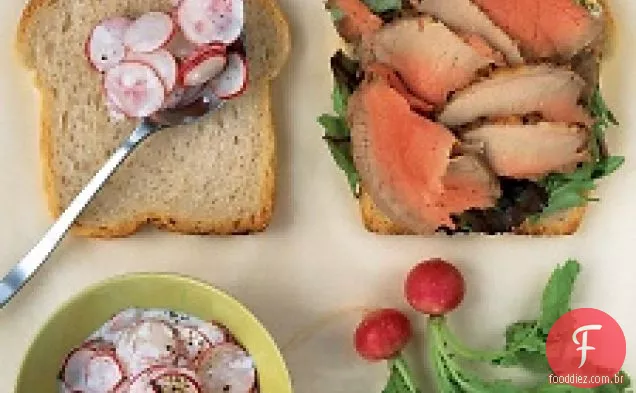 Sanduíche De Salada De Carne E Rabanete