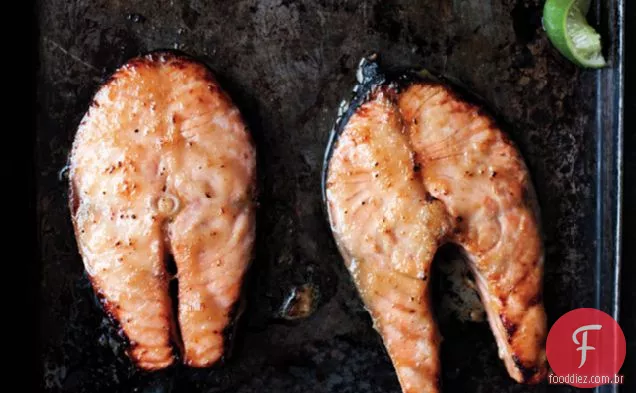 Bifes de salmão com vidros Miso