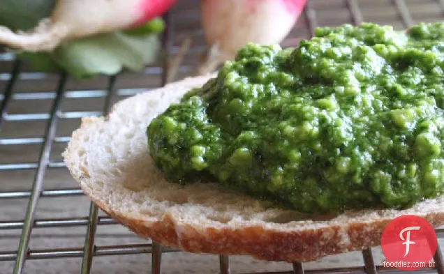 Pesto De Folha De Rabanete Com Alho Verde E Sementes De Abóbora