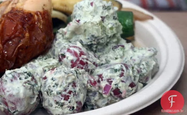 Salada de batata com manjericão e iogurte