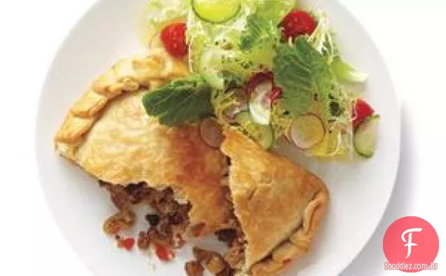 Empanadas De Peru Com Salada