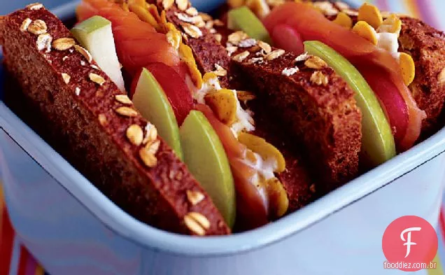 Sanduíches de salmão defumado com amêndoas Curry