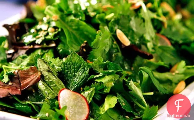 Salada De Ervas Frescas Com Sementes