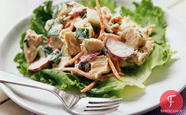 Salada de frango, cenoura e pepino