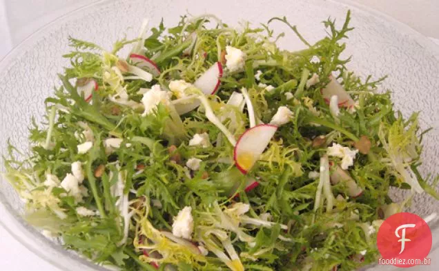 Salada Frisee Com Pumpkinseeds E Queso Fresco
