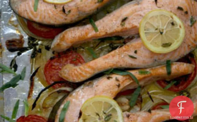 Bifes De Salmão Grelhados Com Tomate, Cebola E Estragão
