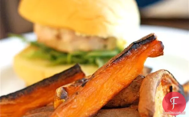 Hambúrgueres De Peru Com Gruyere E Batatas Fritas Com Especiarias