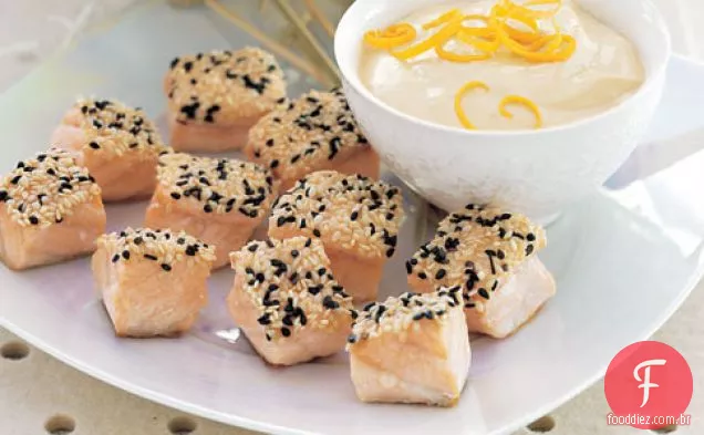 Salmão com crosta de gergelim com molho de laranja-Miso