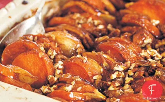 Maçãs assadas e batatas doces em mel-Bourbon Glaze