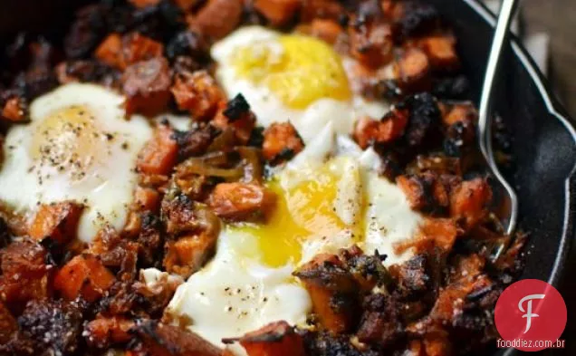 Hash De Batata Doce Com Salsicha E Ovos