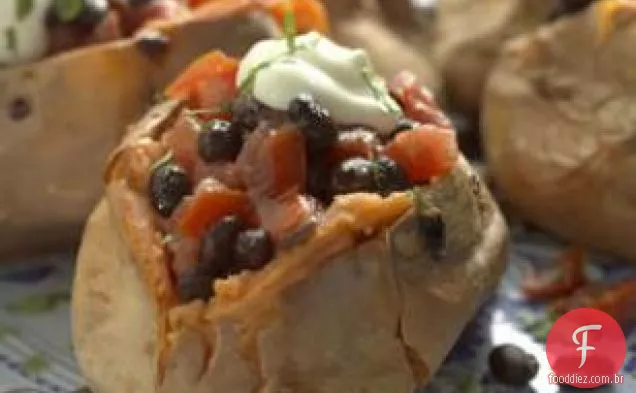 Batata Doce Com Salada De Feijão Preto Quente