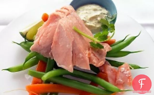 Salmão Escalfado Com Molho De Iogurte Curried