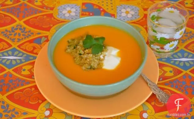 Sopa De Batata Doce Sedosa Com Quinoa Crocante