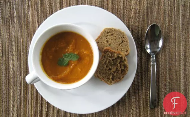Sopa De Batata Doce E Cenoura Com Curry