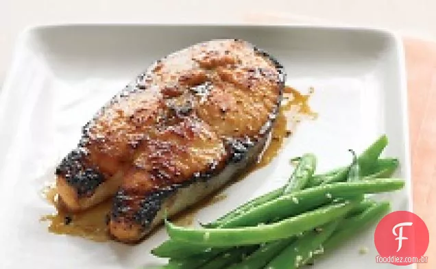 Bifes de salmão vitrificados com soja