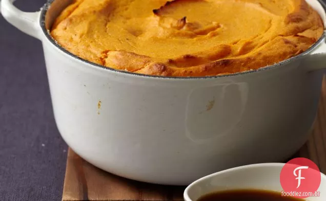 Suflê de batata doce com molho de melaço