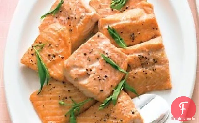 Salmão com estragão-molho de iogurte